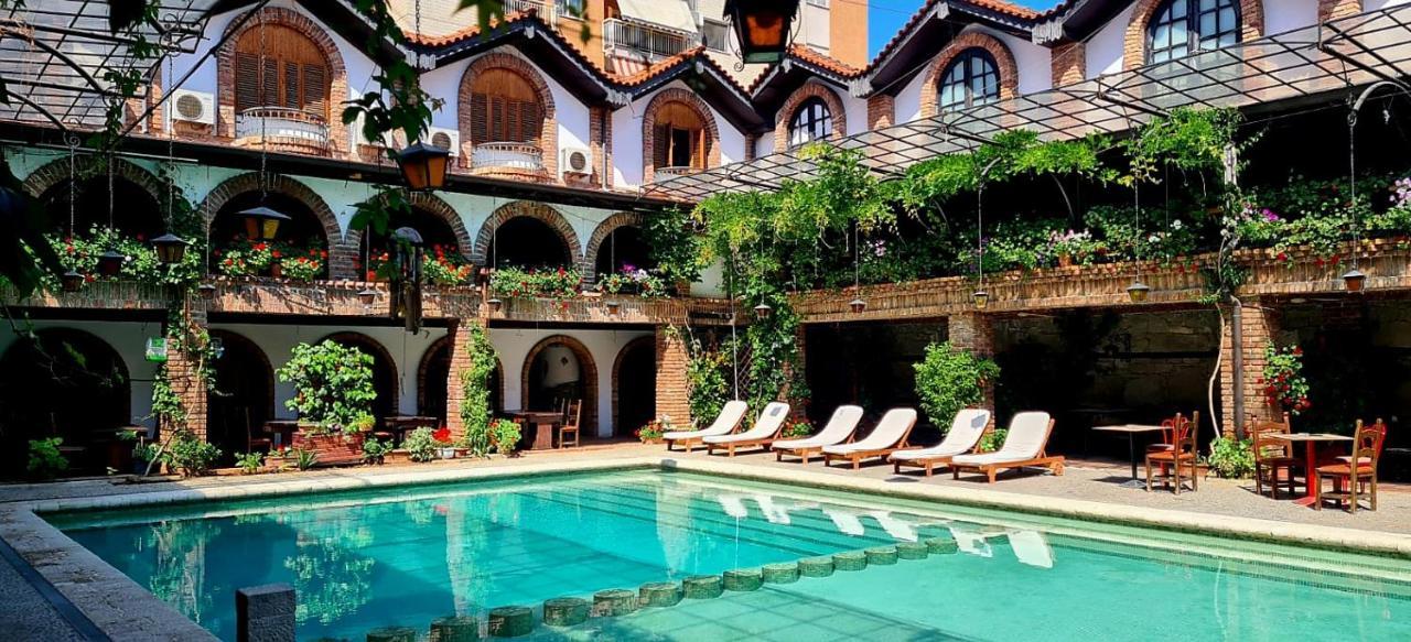 Hotel Restaurant Bujtina E Gjelit Tiranë Luaran gambar