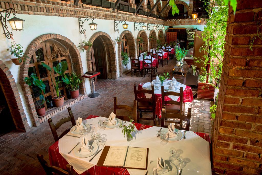 Hotel Restaurant Bujtina E Gjelit Tiranë Luaran gambar