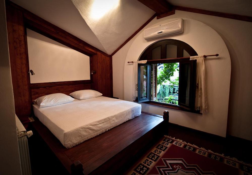 Hotel Restaurant Bujtina E Gjelit Tiranë Bilik gambar