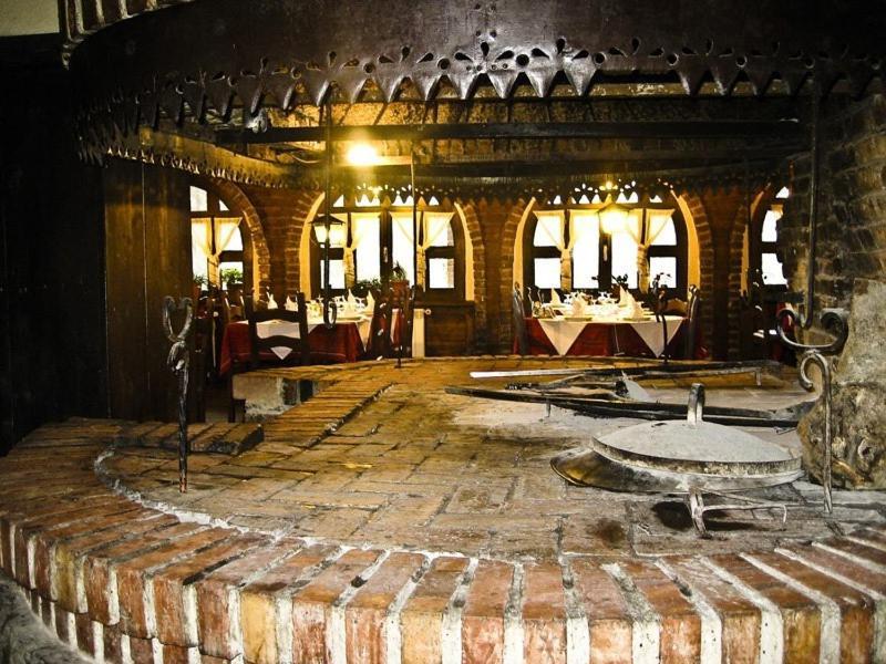 Hotel Restaurant Bujtina E Gjelit Tiranë Luaran gambar