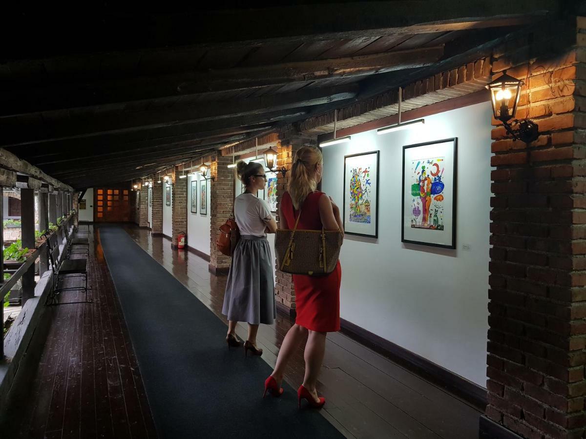 Hotel Restaurant Bujtina E Gjelit Tiranë Luaran gambar