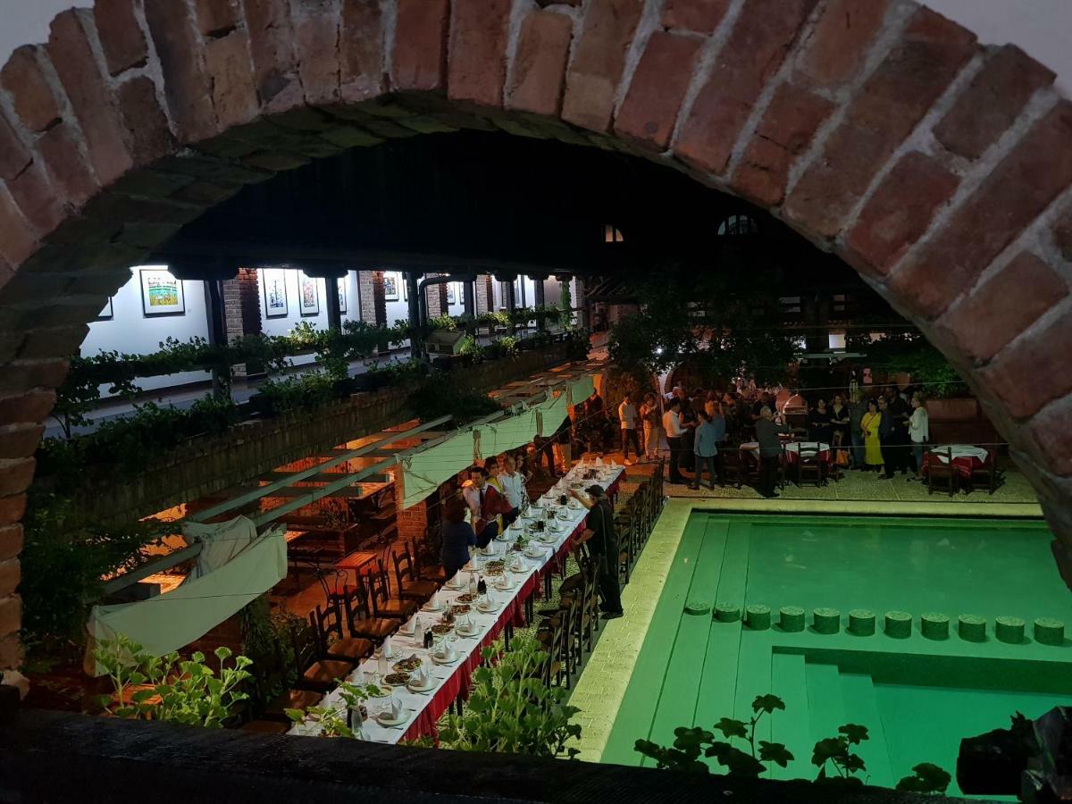 Hotel Restaurant Bujtina E Gjelit Tiranë Luaran gambar