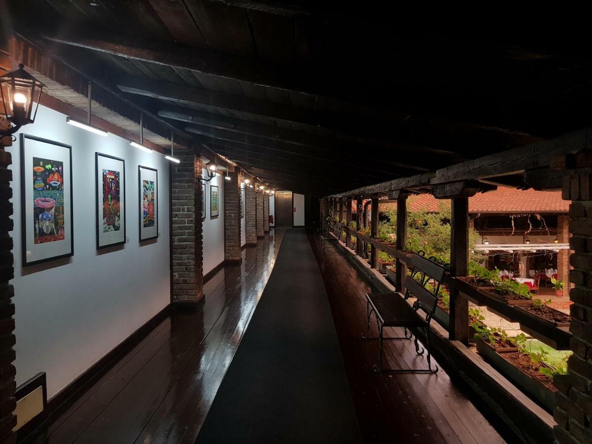Hotel Restaurant Bujtina E Gjelit Tiranë Luaran gambar