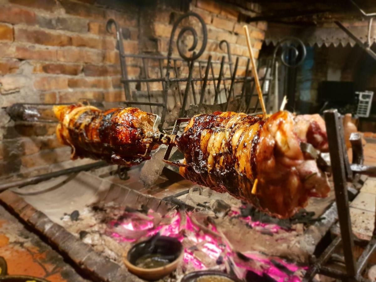 Hotel Restaurant Bujtina E Gjelit Tiranë Luaran gambar